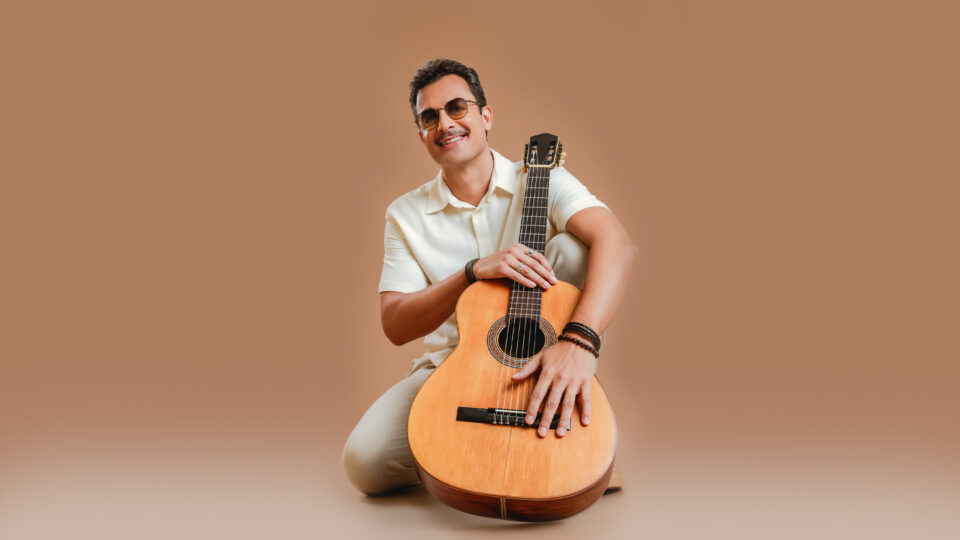 João Sabiá é cantor, compositor e ator, participou de diversos projetos musicais e televisivos