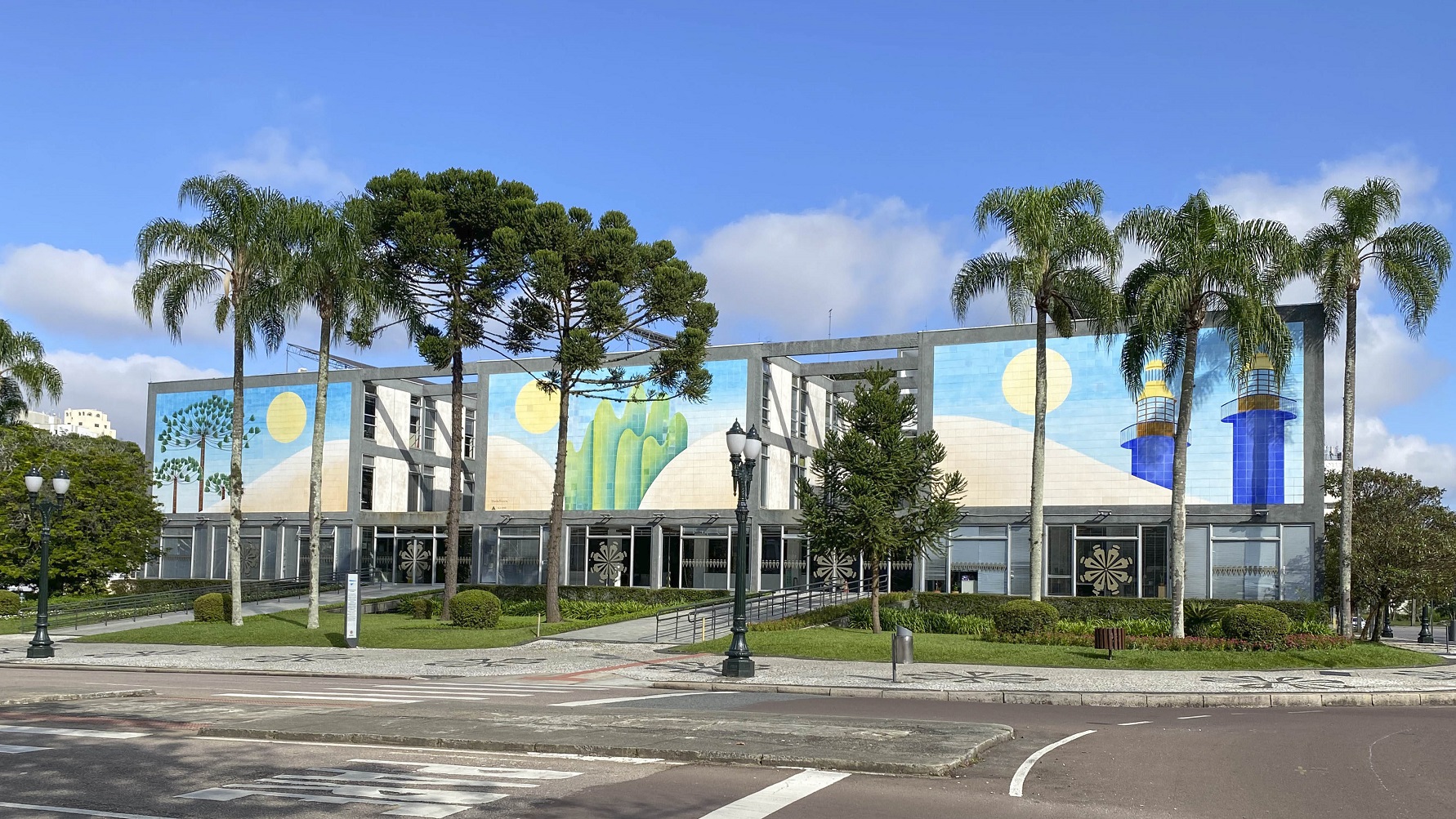 Licitação para contrato do lixo em Curitiba tem previsão de 60 meses e mais de R$ 1,4 bilhão.