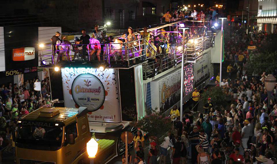 Carnaval de rua em Cornélio Procópio.