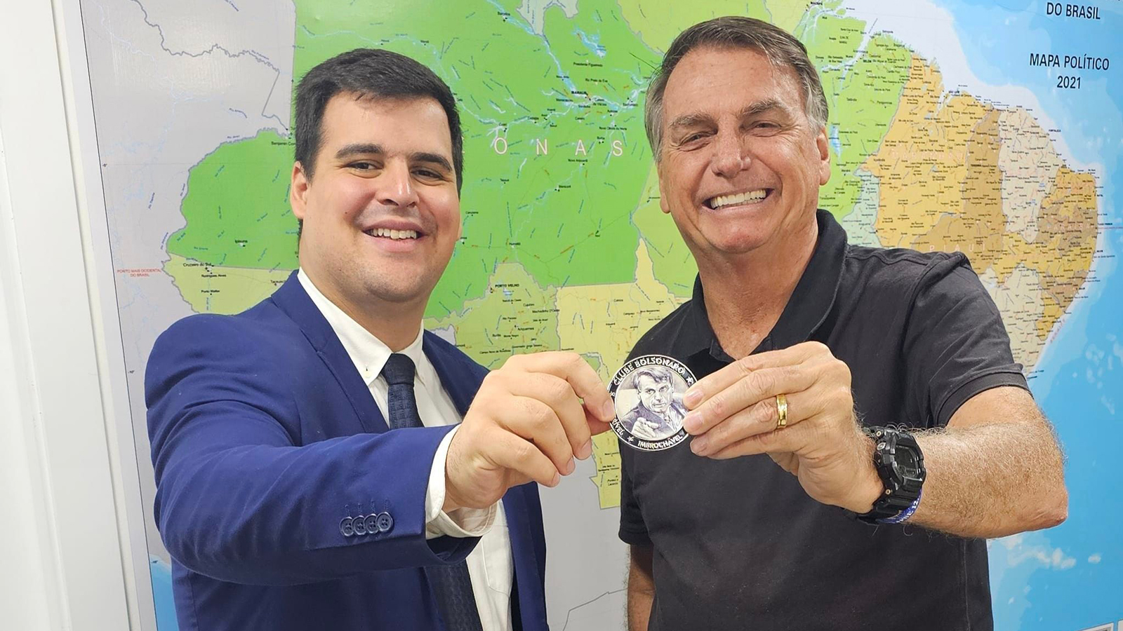 A disputa pela prefeitura em BH ramifica o espectro da direita, num cenário que pode ter na figura de Bolsonaro (na foto, com Bruno Engler) o fator decisivo.
