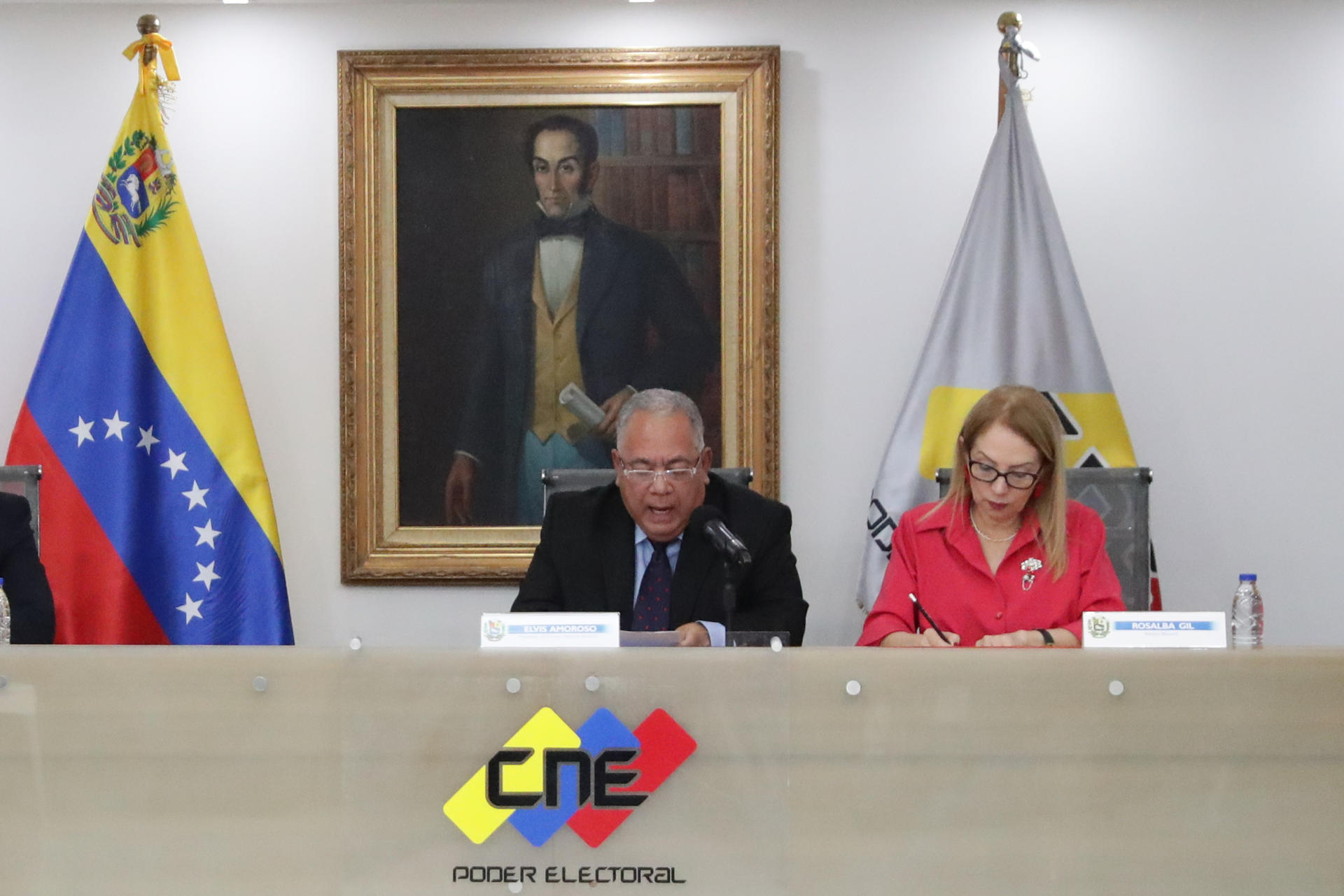 Sem apresentar as atas eleitorais, órgão eleitoral chavista da Venezuela confirma “reeleição” de Maduro