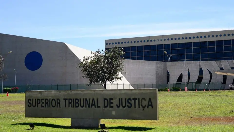 STJ anula pena de homem preso com 23 gramas de maconha