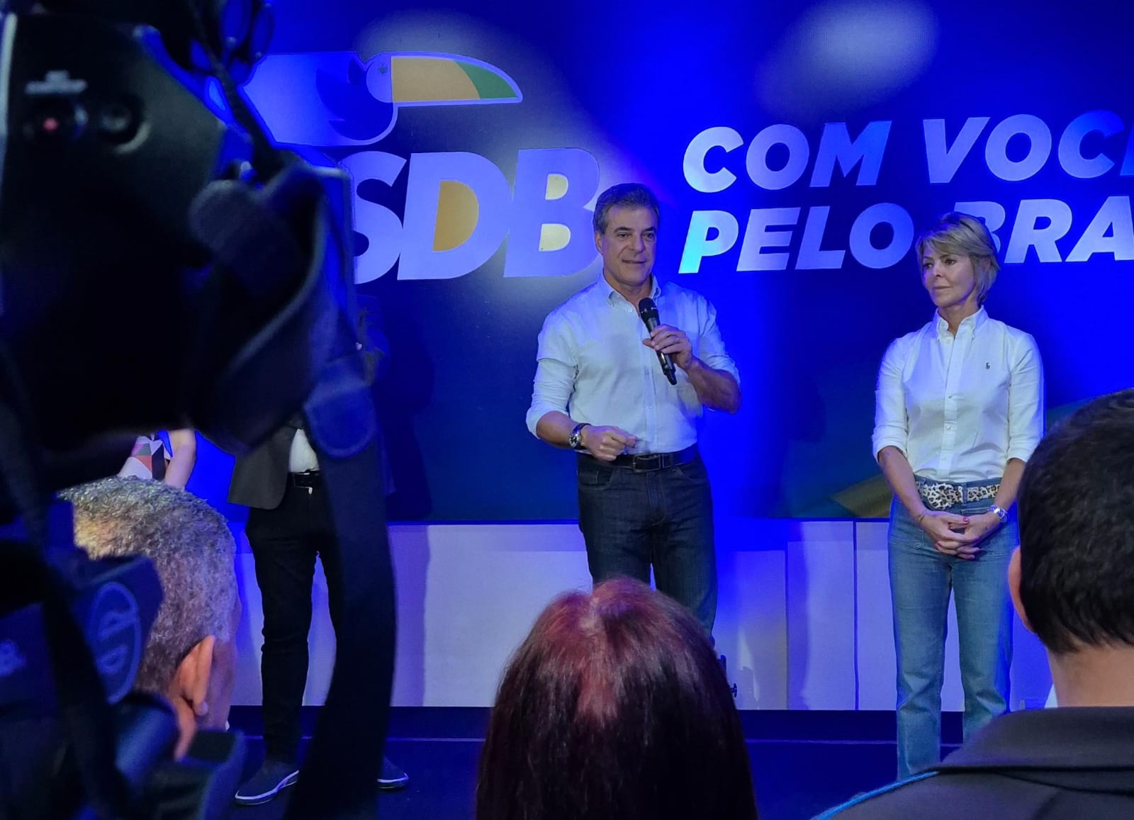 Pouco tempo de rádio e TV e apoio do Cidadania a Eduardo Pimentel (PSD) pesaram na decisão de desistir da candidatura, disse Beto Richa (PSDB).