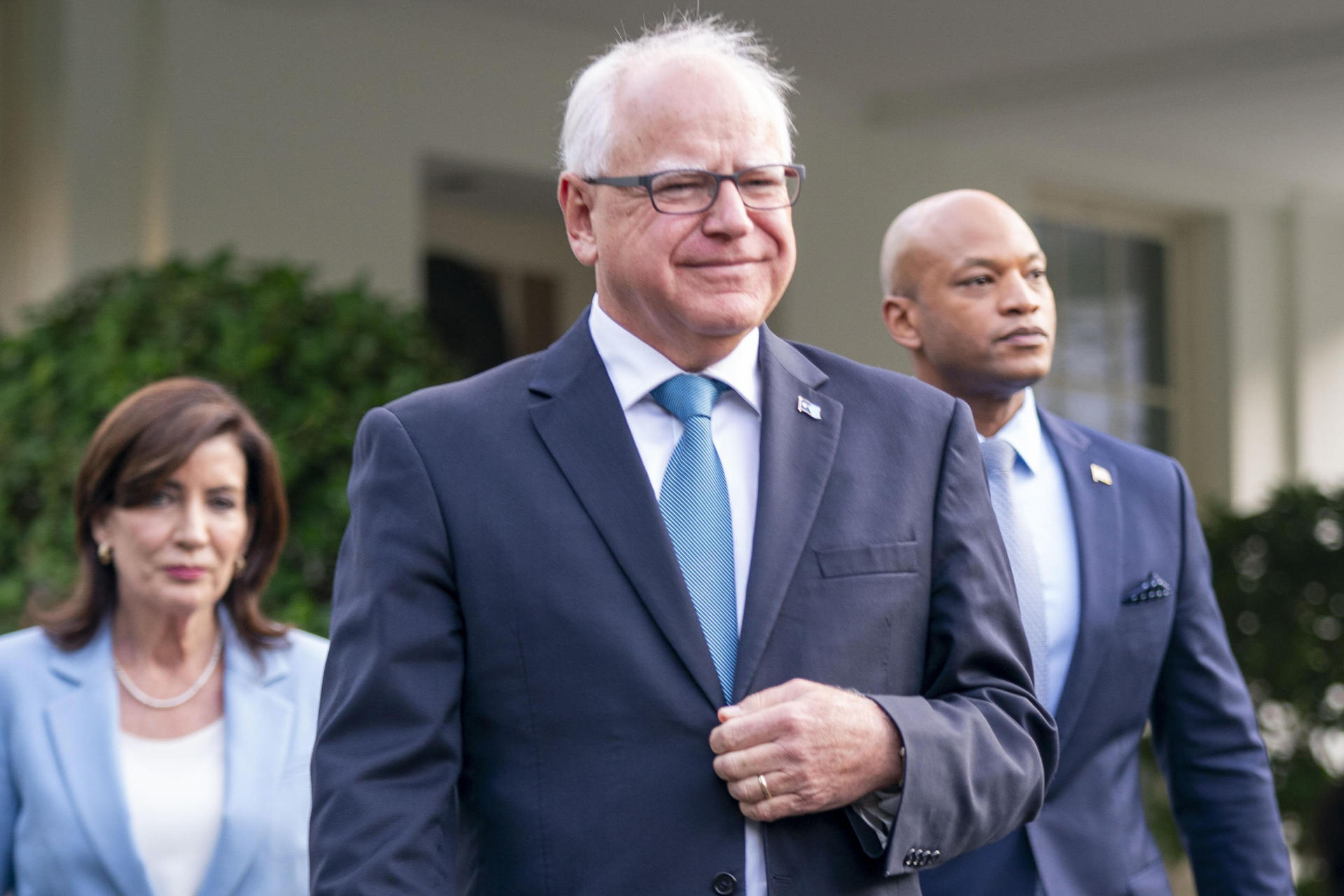 Harris escolhe Tim Walz, governador de Minnesota, como candidato a vice-presidente, diz mídia americana