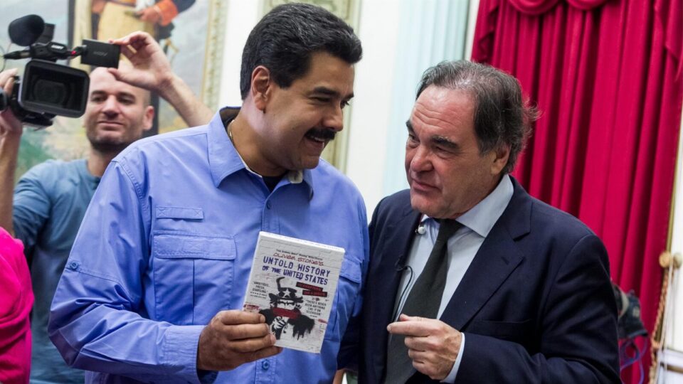 Oliver Stone e Nicolás Maduro: um dos artistas que apoiou o regime do ditador venezuelano