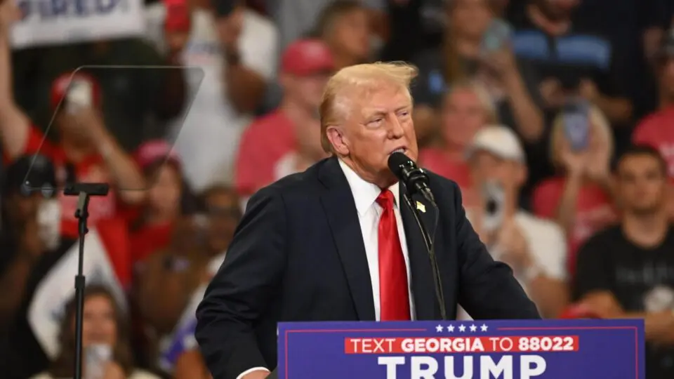 Trump chama chapa democrata de "comunista" e diz que planeja debater em breve com Kamala