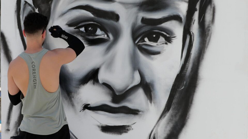 Artista homenageia a pugilista Imane Khelif em seu país natal, Argélia.