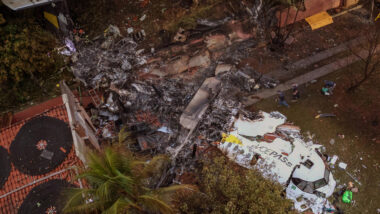 Avião que caiu em Vinhedo não tinha restrição e estava apto a voar, diz VoePass