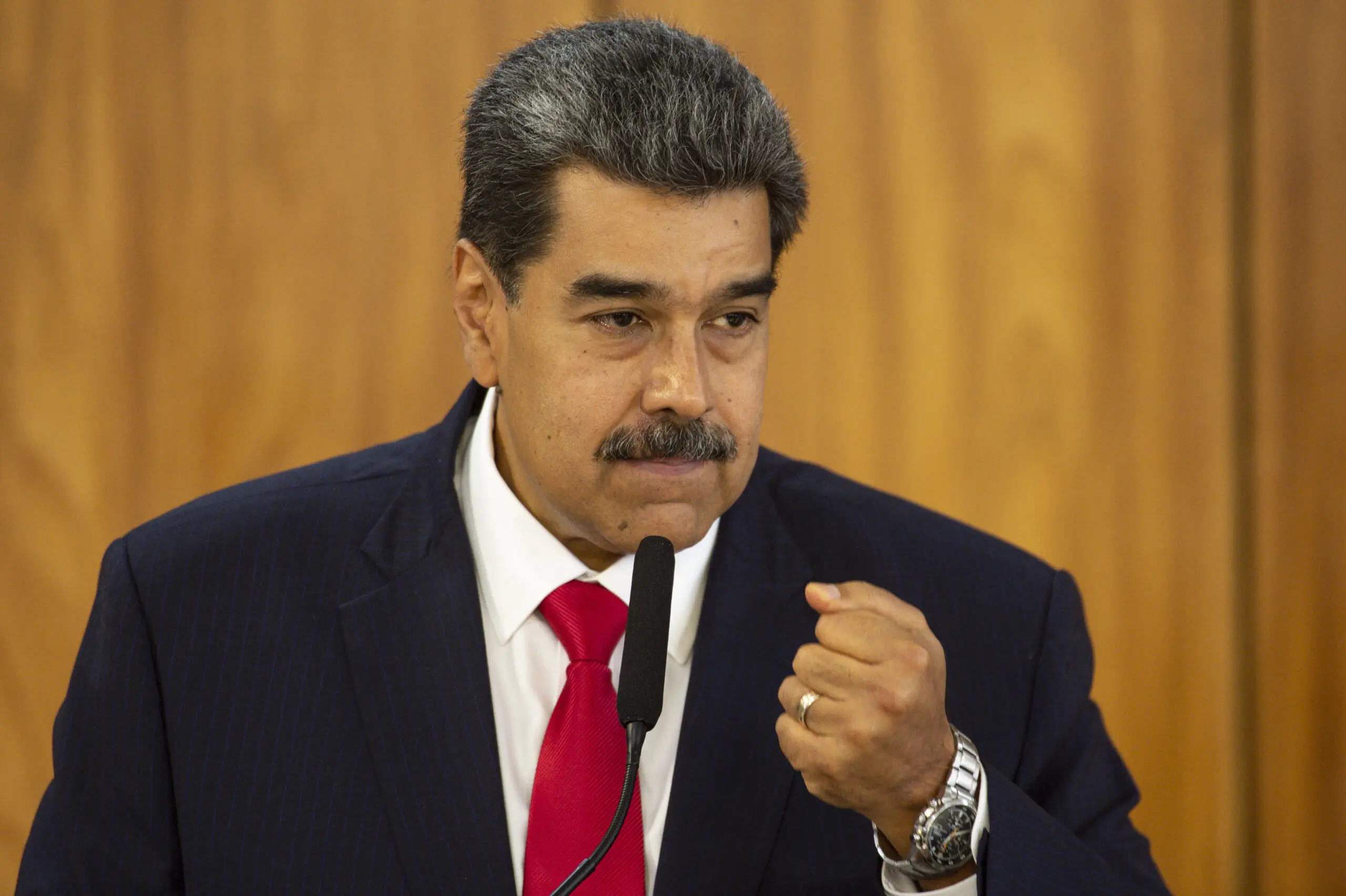 Maduro diz que González, alvo de um pedido de prisão, “quer estar acima das leis”