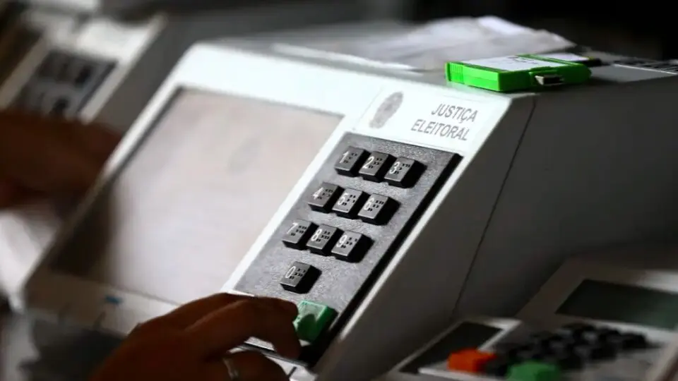 Voto é obrigatório no Brasil para todas as pessoas alfabetizadas de 18 a 70 anos.