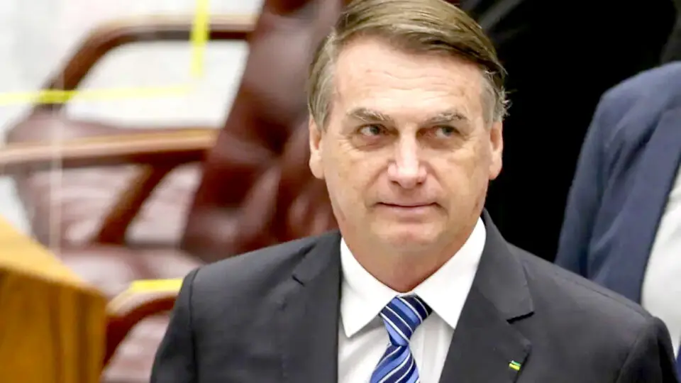 Bolsonaro diz que Lula dá desculpa para não ser vaiado nas ruas