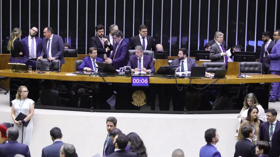 Partidos do centrão superam polarização entre Lula e Bolsonaro