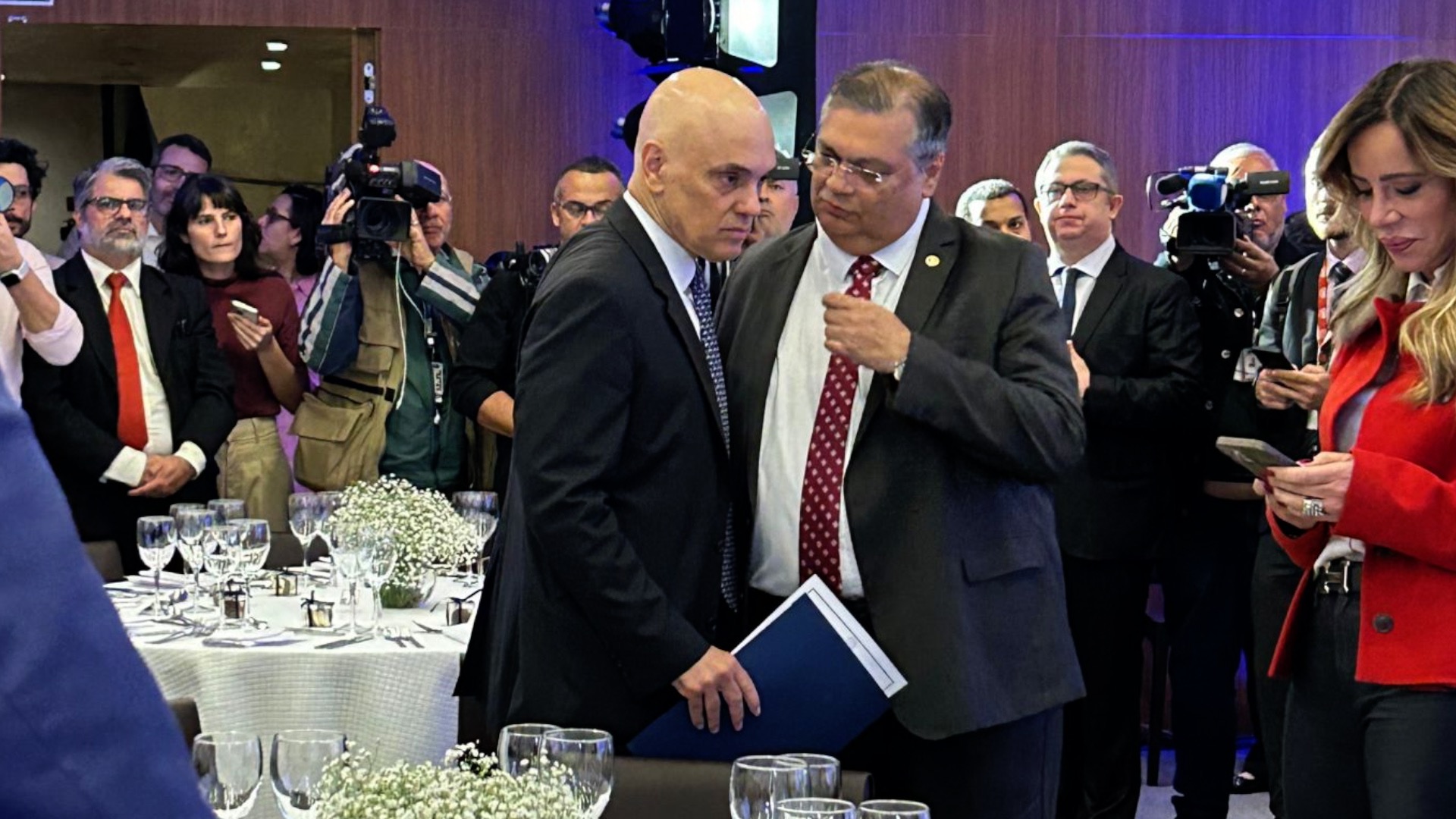 Dino defende Moraes sobre ação contra comentaristas de direita: "cumpriu o seu dever"