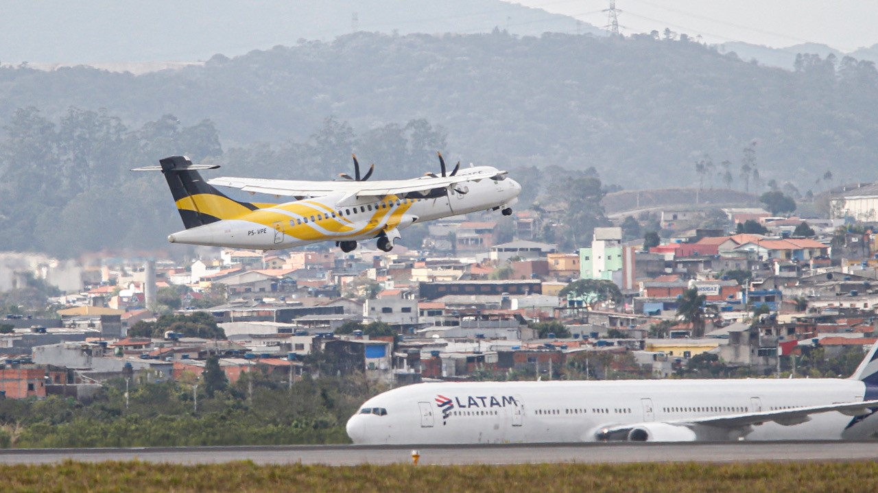 Avião da Voepass faz pouso de emergência em Uberlândia após problemas técnicos