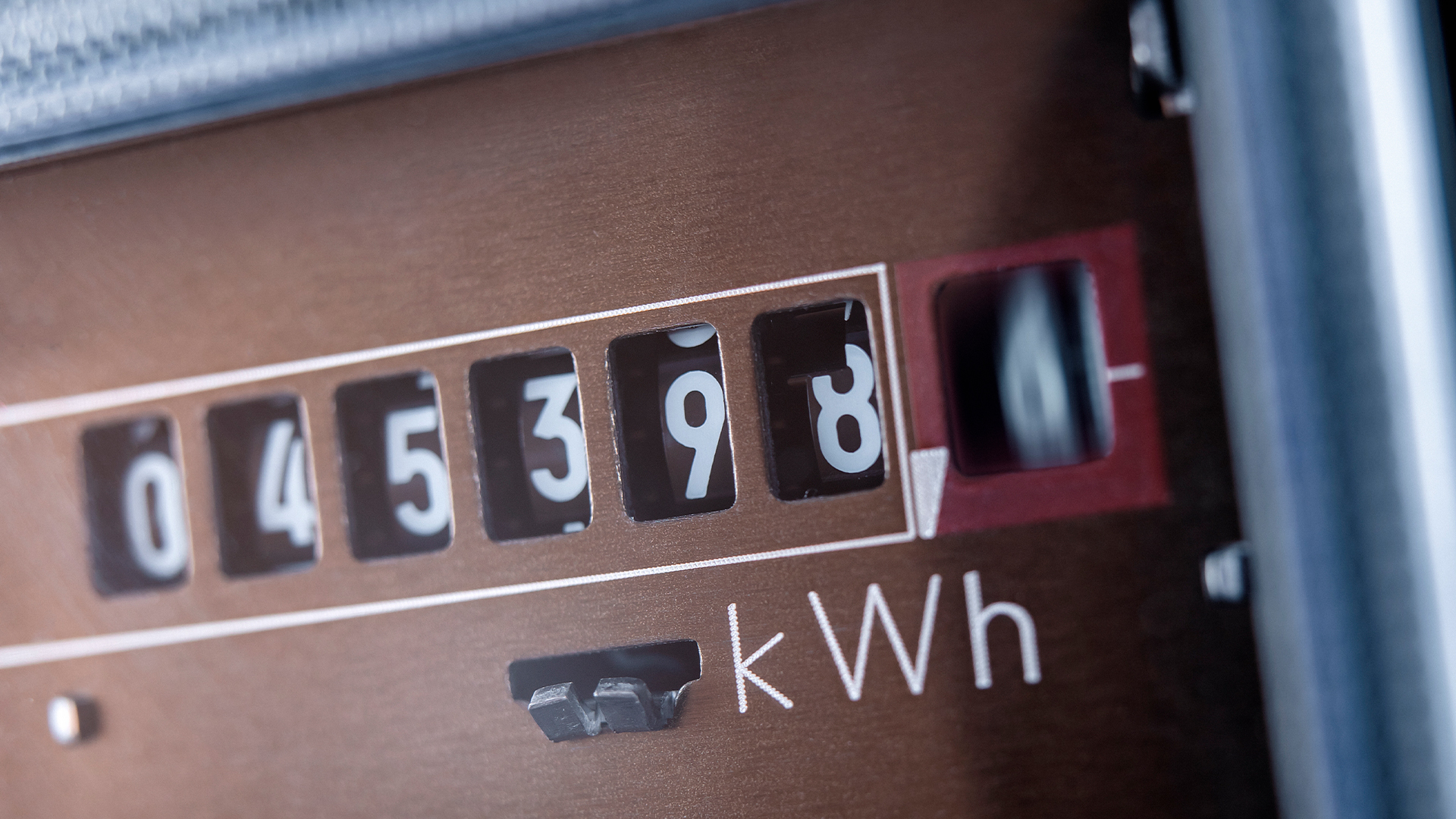 A conta de energia elétrica representa um alto custo para a maioria dos comércios e indústrias. A migração para o mercado livre de energia pode trazer uma economia substancial