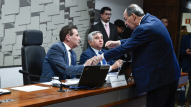 Senadores apoiaram o presidente da comissão após polêmica envolvendo pastor.