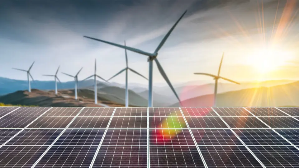 As empresas que fornecem energia no mercado livre de energia estão entre as que mais investem na geração de energia renovável.
