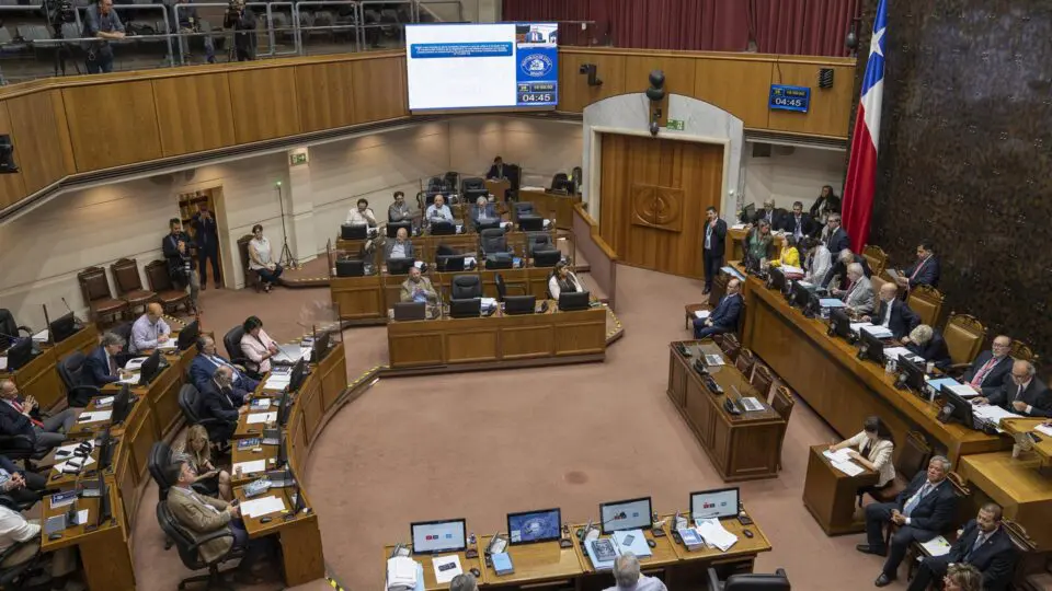 Senado do Chile aprova resolução para pedir ao TPI a prisão de Nicolás Maduro