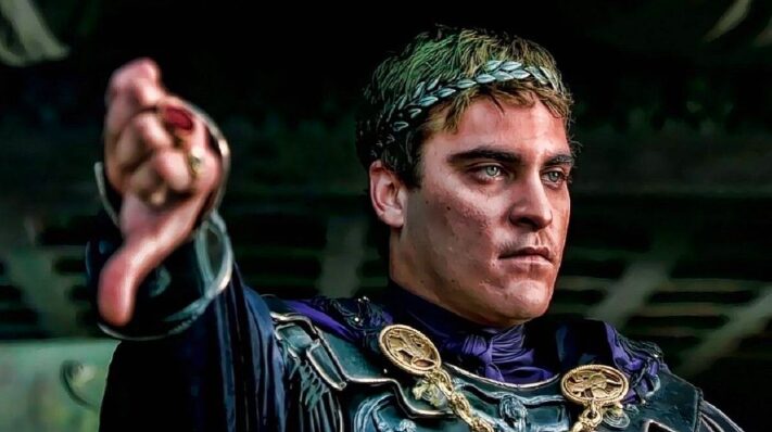 Joaquin Phoenix no papel do imperador Cômodo em &#8216;Gladiador&#8217; (2000).