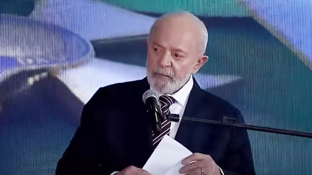 Presidente exortou papel das Forças Armadas mesmo em meio ao bloqueio do orçamento e pedidos por mais verbas.