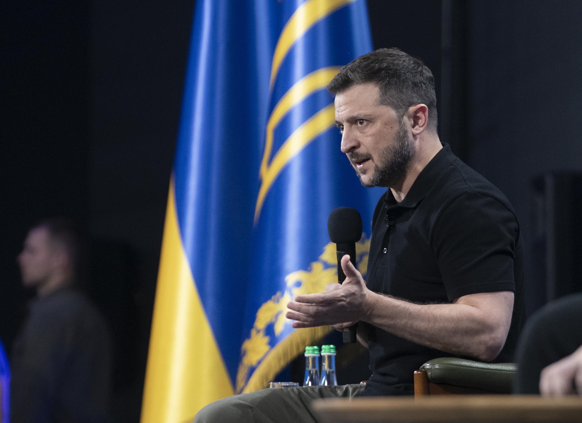 O presidente da Ucrânia, Volodymyr Zelensky, apresentou seu “plano da vitória” contra a Rússia no Parlamento, nesta quarta-feira (16)