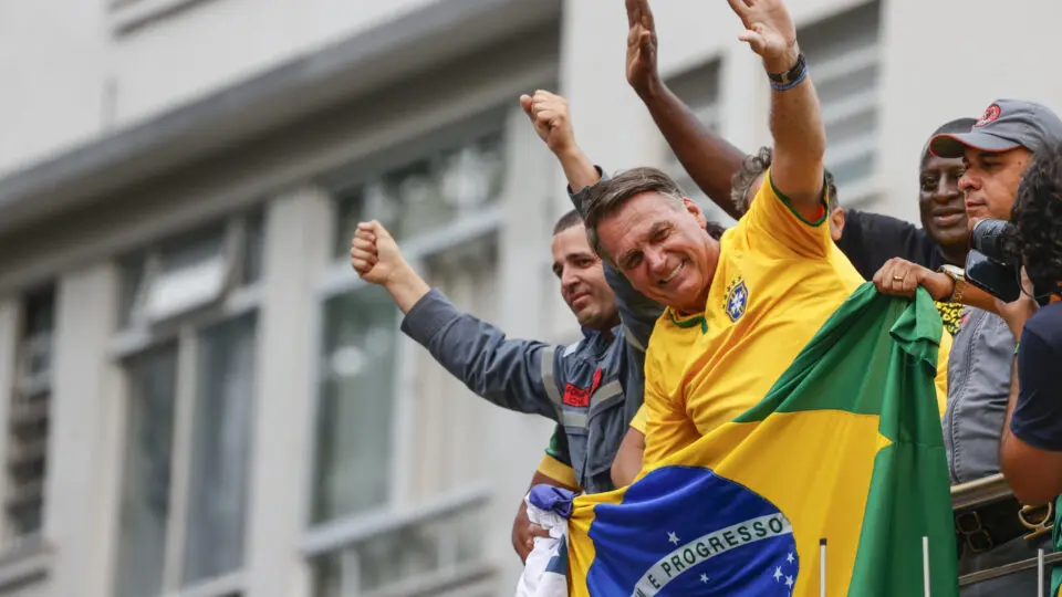 Bolsonaro fecha roteiro pelo Paraná na cidade de Londrina, neste sábado (31).