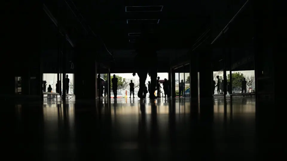 Venezuela enfrenta apagão nacional; ditadura acusa oposição de "sabotagem"