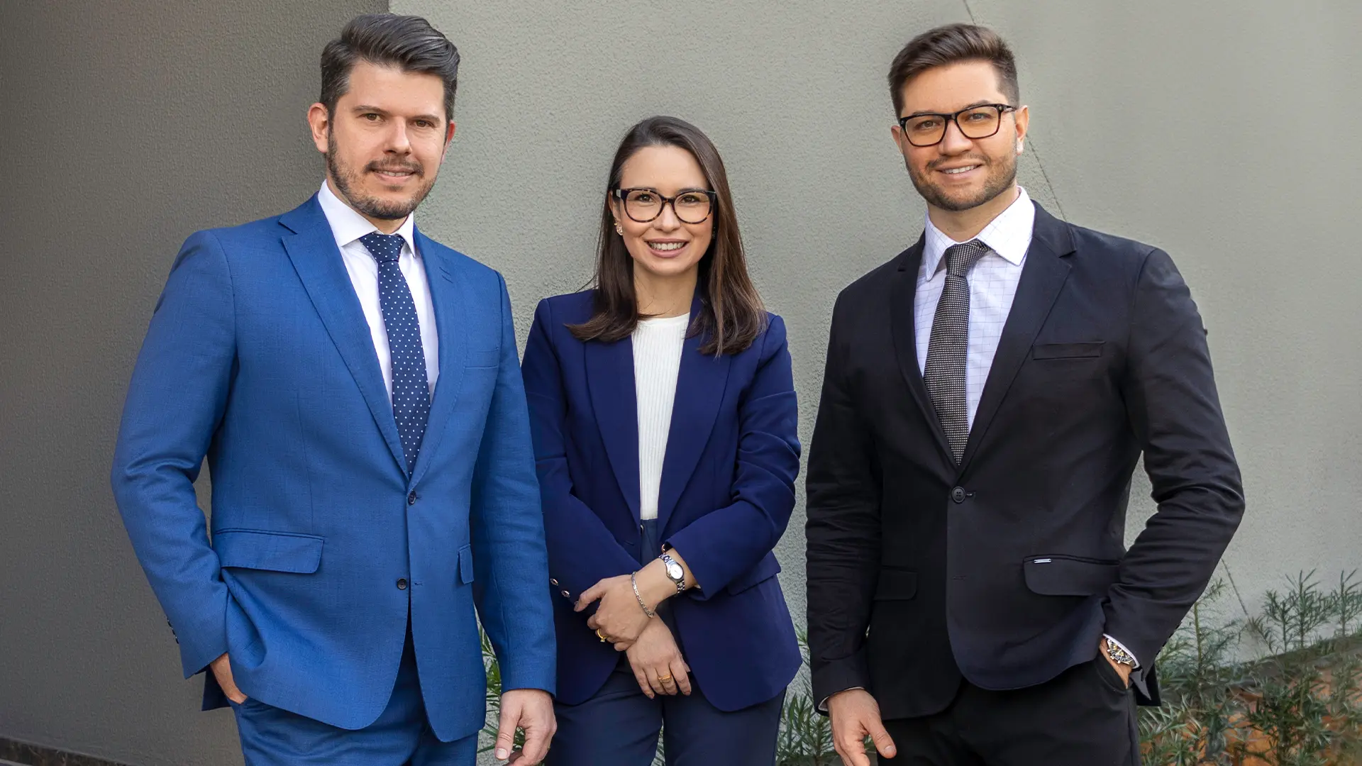 Carlos Piacentini (esquerda), Vanessa Naunapper (centro) e Kael Moro (direita) integram a equipe da Vanzin & Penteado Advogados