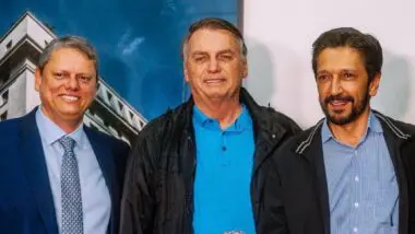 Ricardo Nunes (MDB) busca convencer o eleitor de Tarcísio de Freitas (Republicanos) e de Jair Bolsonaro (PL).