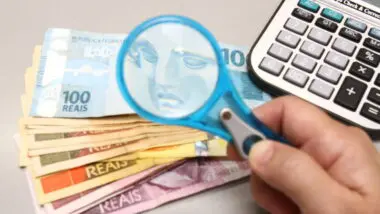 Dados publicados nos portais de transparência das capitais mostram quanto ganha um prefeito.