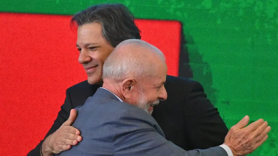 Auxílio Gás: Lula dribla lei fiscal para multiplicar benefício.