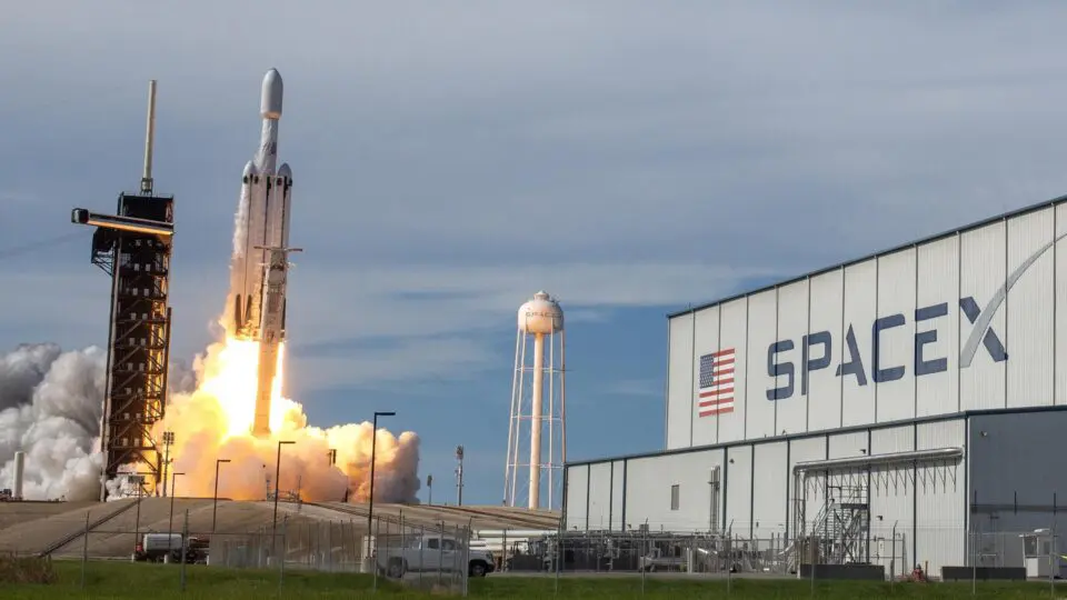 SpaceX retirou funcionários do Brasil e desencorajou viagens ao país, diz jornal