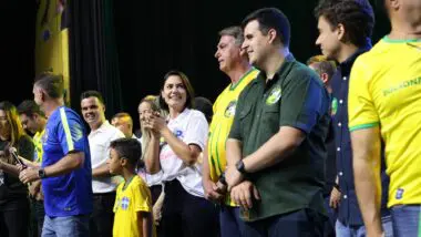 O ex-presidente Jair Bolsonaro participa de comício em BH ao lado de Bruno Engler, Nikolas Ferreira e Michele Bolsonaro