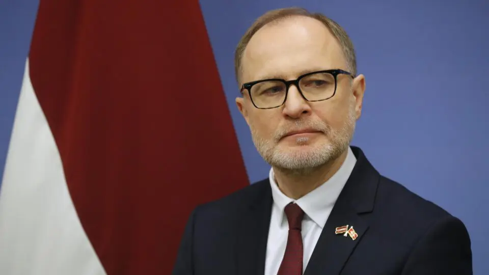 Membros da OTAN, Letônia e Romênia dizem que drones russos violaram seu espaço aéreo