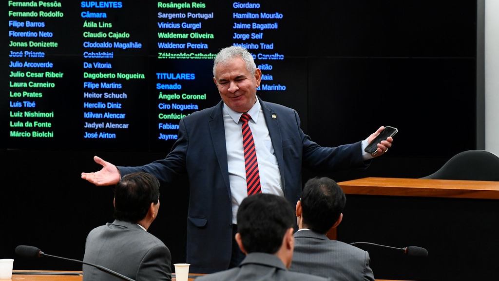 Senador Angelo Coronel prevê dificuldades para o governo no Congresso na discussão do Orçamento de 2025.