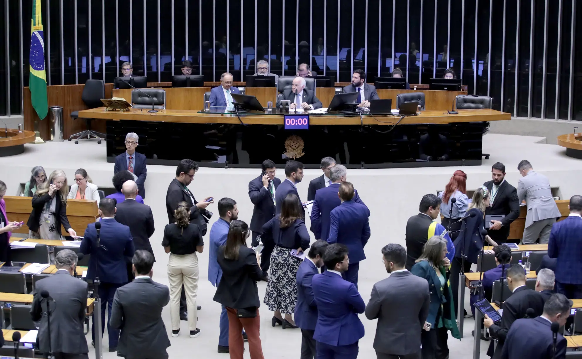 Câmara aprova instalação de “botão de pânico” para combater violência em escolas