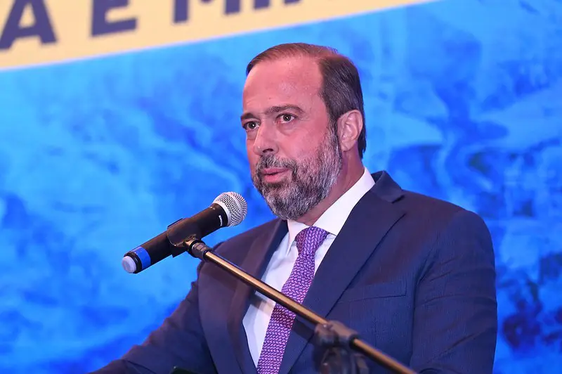 Reforma pode baixar conta de luz em 10%, diz ministro