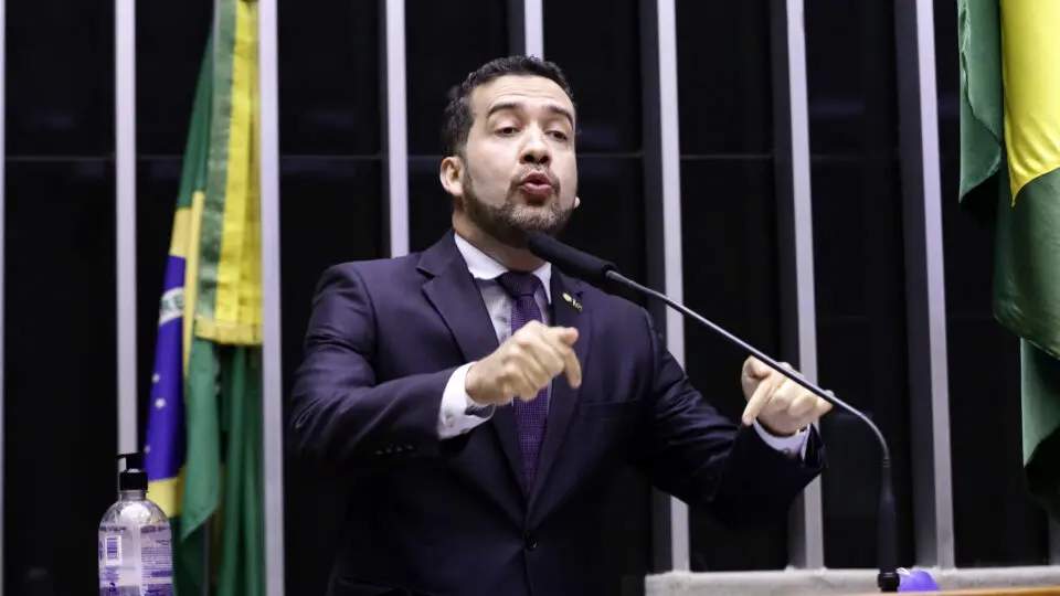 Polícia Federal indicia Janones por suposta “rachadinha” no gabinete