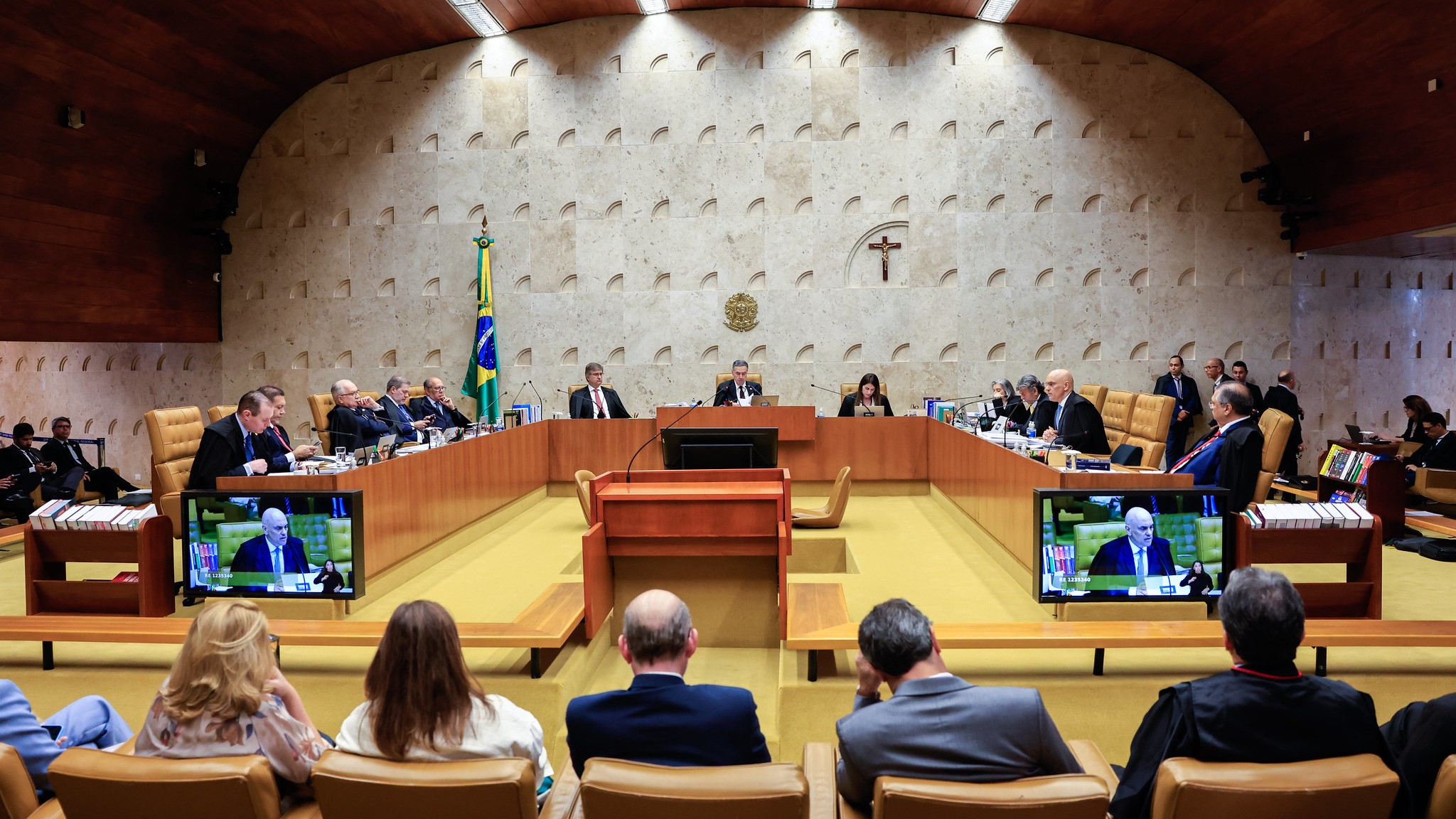 Julgamento sobre execução de pena de homicidas foi para o plenário após pedido de Gilmar Mendes, que votou contra prisão imediata
