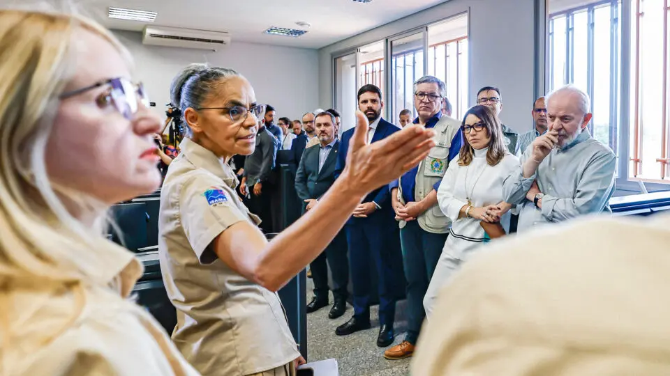 Anúncios do governo Lula em meio a queimadas evidenciam falta de gestão na pauta ambiental