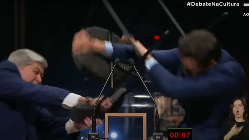 Datena e Marçal no momento da agressão no debate entre candidatos em São Paulo