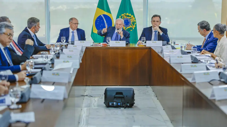 Lula vê suspeita de “interesse político” em incêndios e cita ato de 7 de setembro