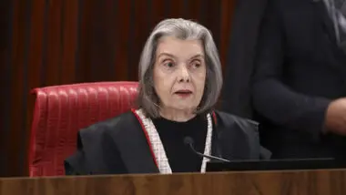 Ministra Cármen Lúcia durante a sessão plenária de terça-feira (17), que proibiu as bets eleitorais