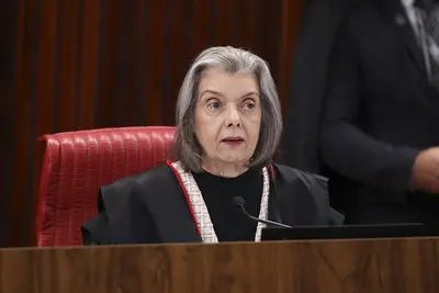Ministra Cármen Lúcia durante a sessão plenária de terça-feira (17), que proibiu as bets eleitorais