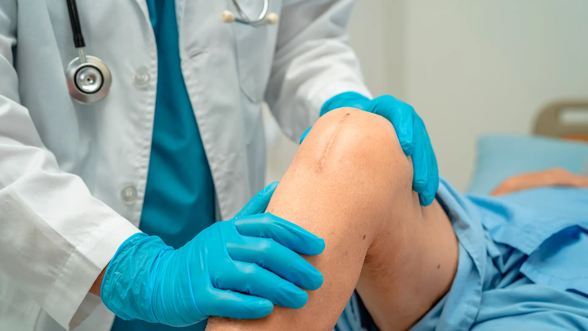 A cirurgia de artroplastia robótica tem precisão milimétrica.