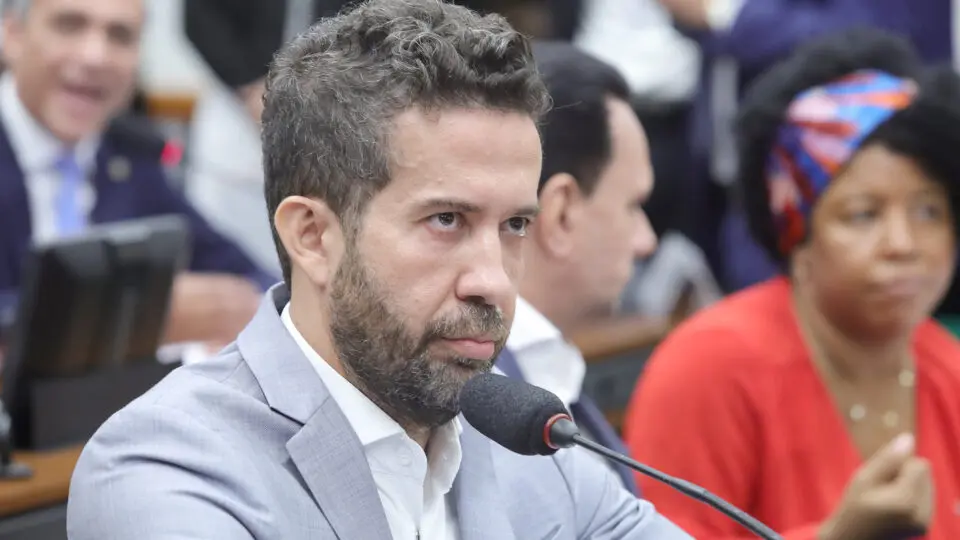 STF forma maioria para manter Janones como réu por injúria a Bolsonaro