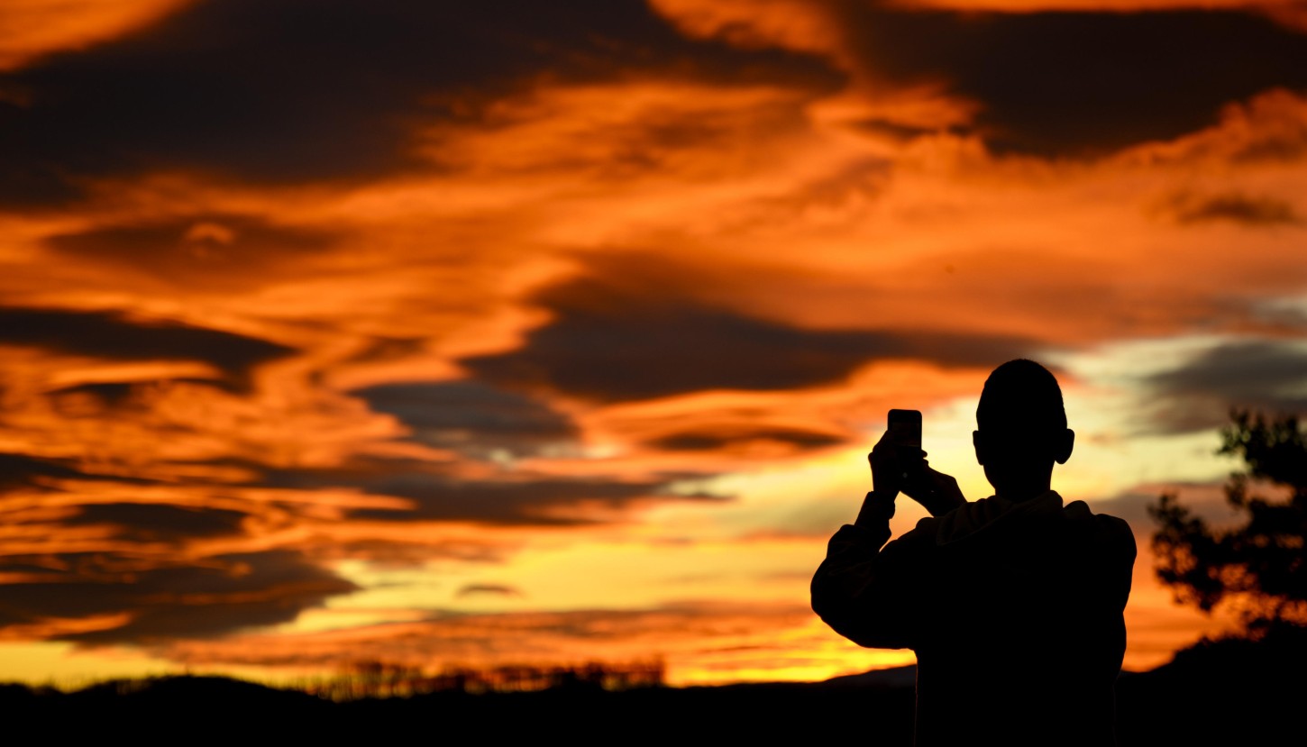 &#8220;Geração Ansiosa&#8221; de Jonathan Haidt nos aponta para a recuperação da infância. Estendamos para nossa humanidade, argumenta Joshua Pauling.