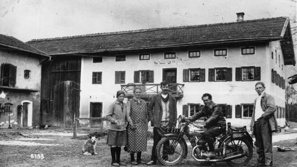 Franz Jägerstätter (na moto) com sua família