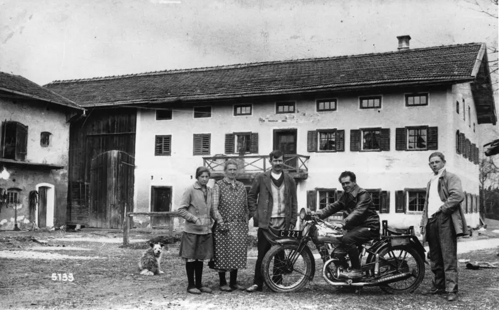 Franz Jägerstätter (na moto) com sua família