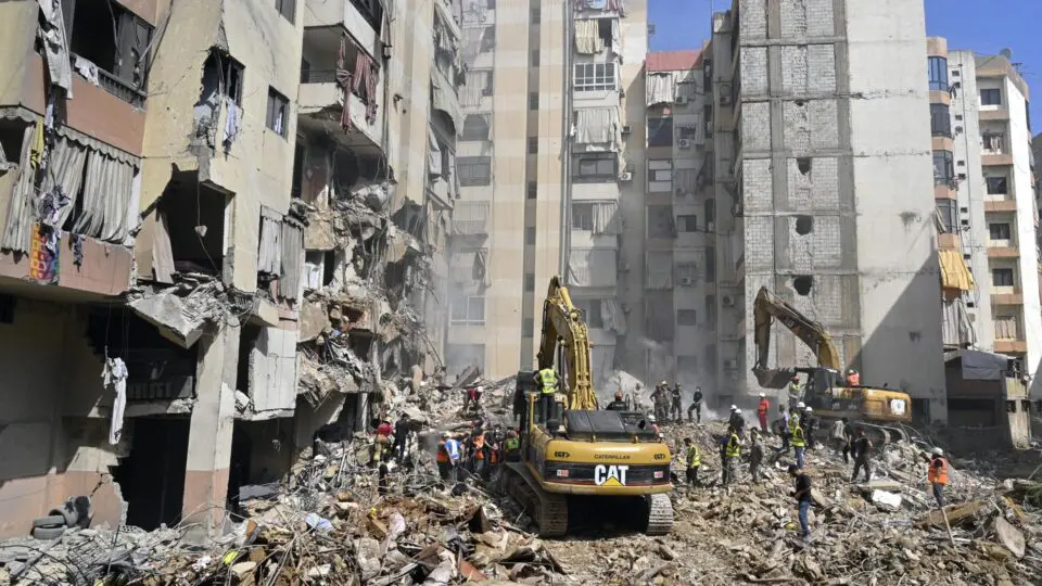 Escombros deixados pelo ataque de Israel em Beirute contra o Hezbollah, realizado no dia 20 de setembro de 2024.